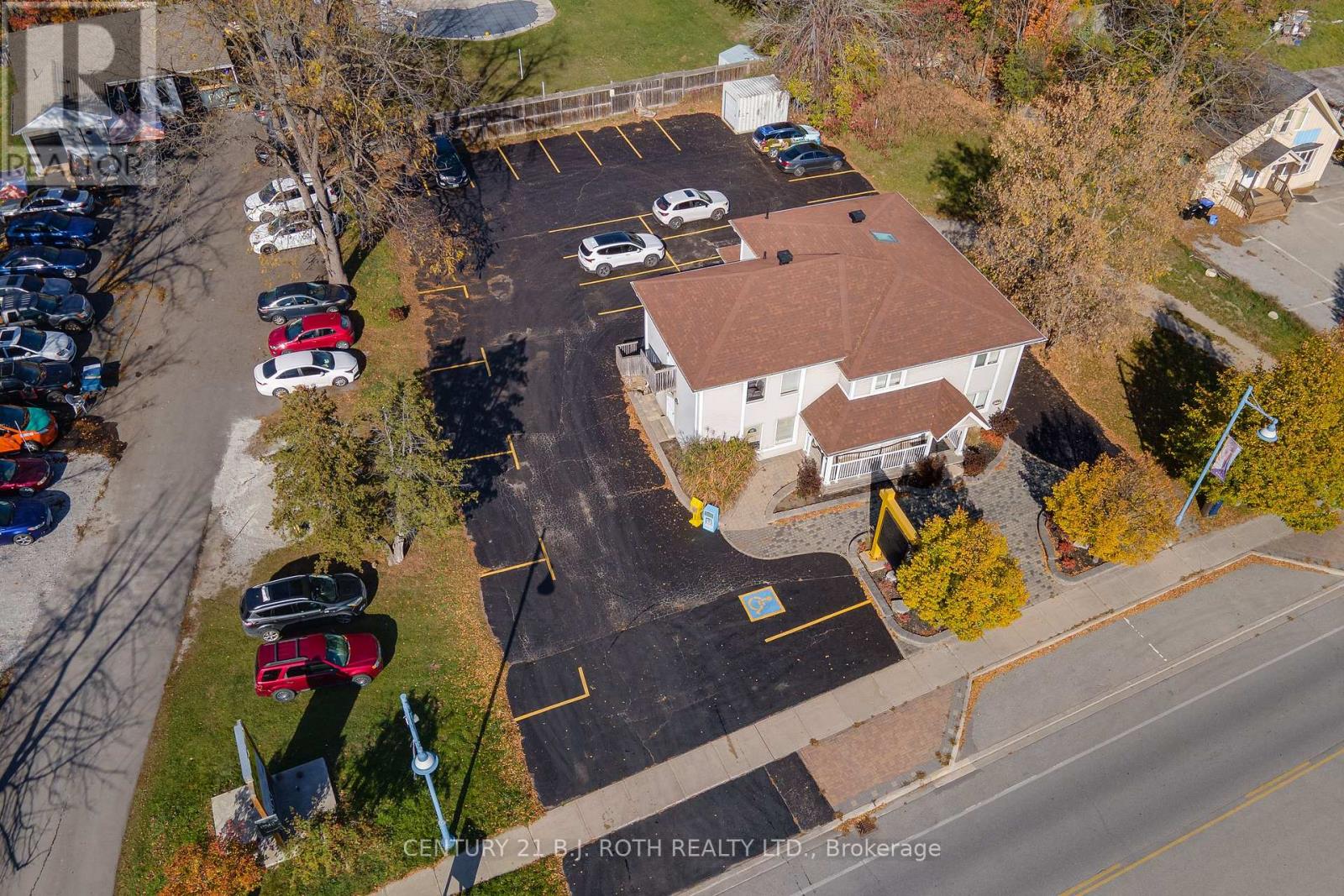 888 Innisfil Beach Road, Innisfil, Ontario  L9S 2C2 - Photo 2 - N12964854