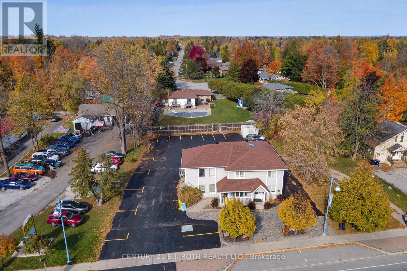 888 Innisfil Beach Road, Innisfil, Ontario  L9S 2C2 - Photo 4 - N12964854