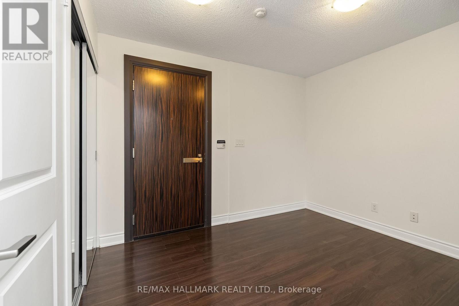 308 - 253 South Park Road, Markham, Ontario  L3T 0B4 - Photo 2 - N12964870