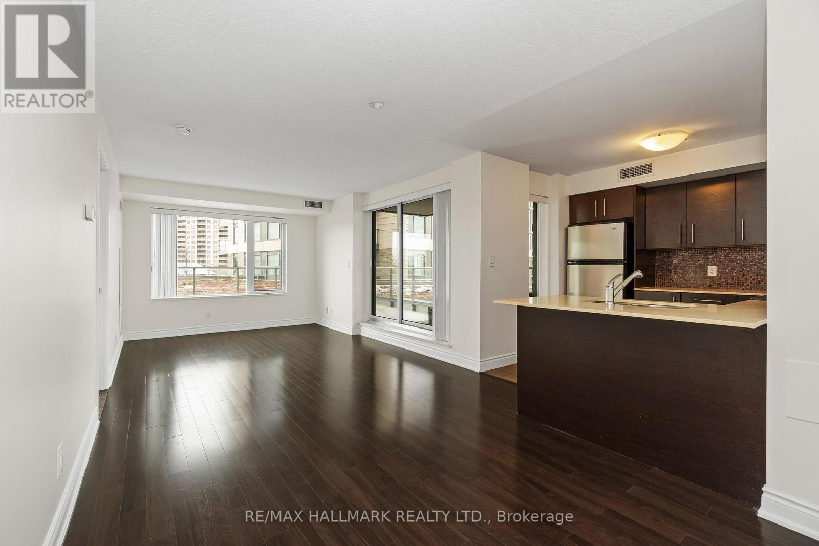 308 - 253 South Park Road, Markham, Ontario  L3T 0B4 - Photo 4 - N12964870