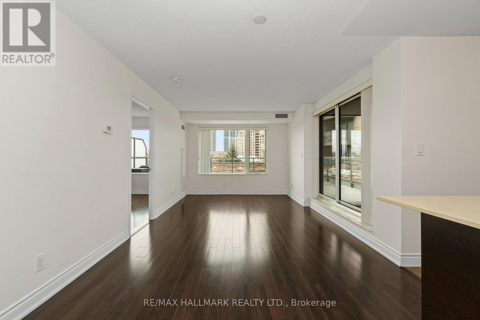 308 - 253 South Park Road, Markham, Ontario  L3T 0B4 - Photo 5 - N12964870