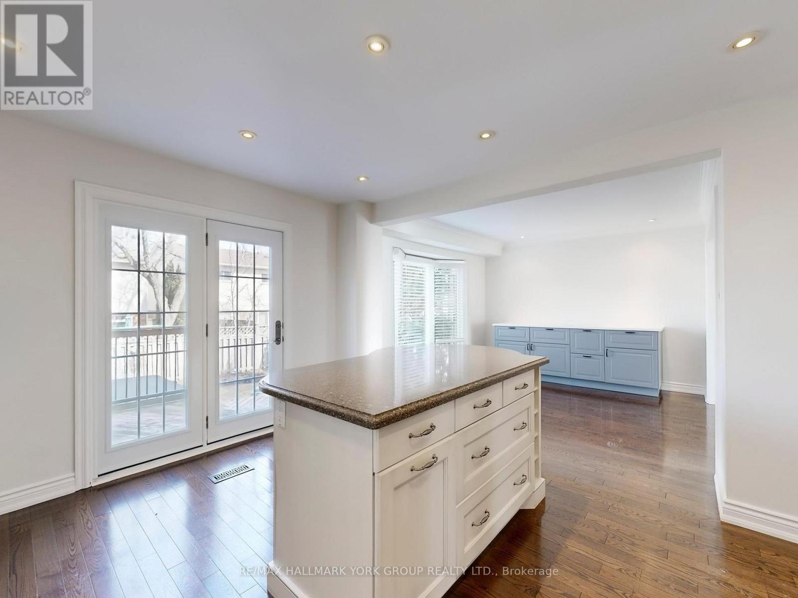 42 Buchanan Crescent, Aurora, Ontario  L4G 5K4 - Photo 12 - N12964934