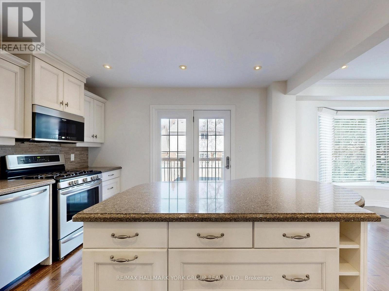 42 Buchanan Crescent, Aurora, Ontario  L4G 5K4 - Photo 13 - N12964934