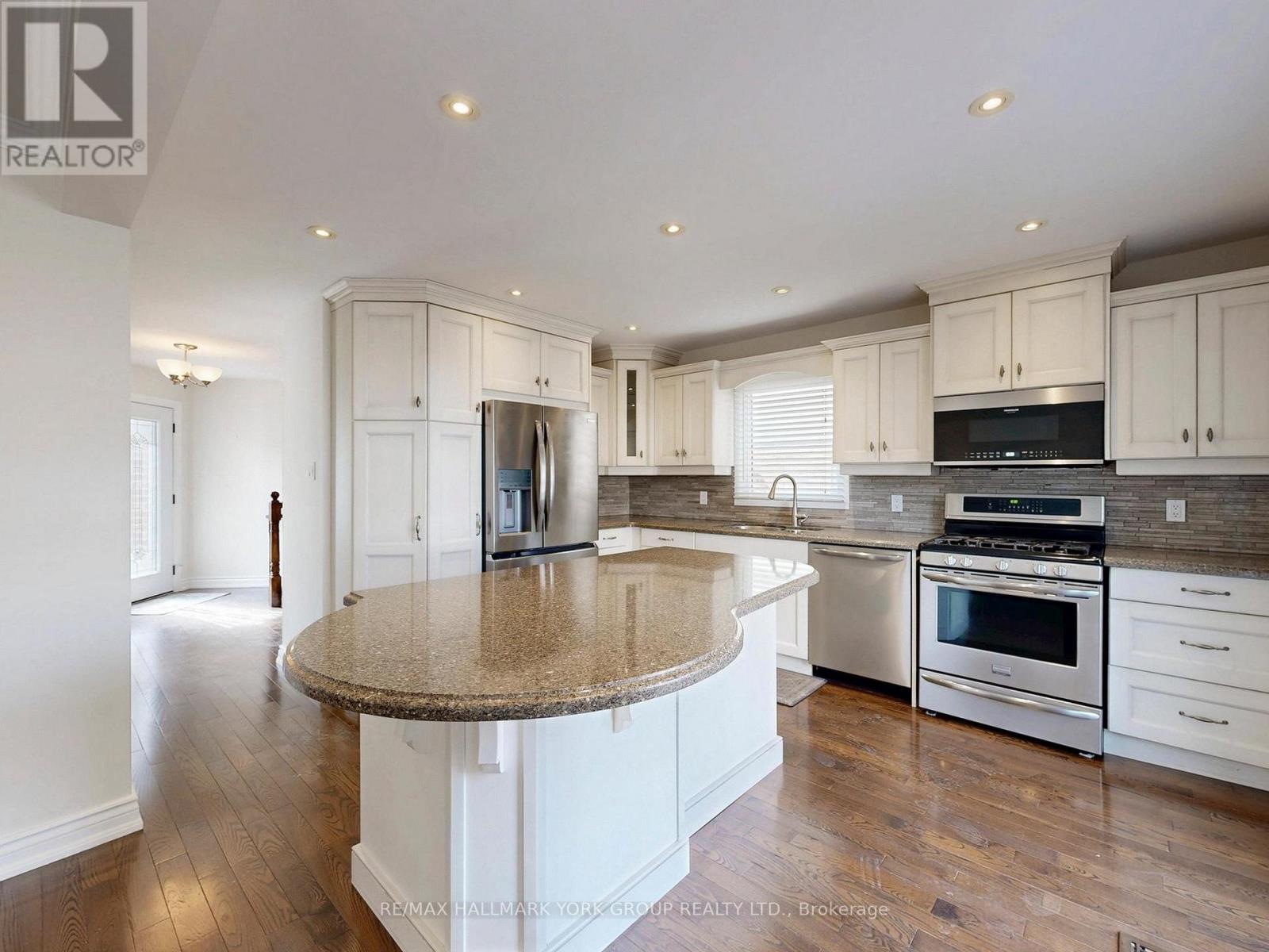 42 Buchanan Crescent, Aurora, Ontario  L4G 5K4 - Photo 15 - N12964934