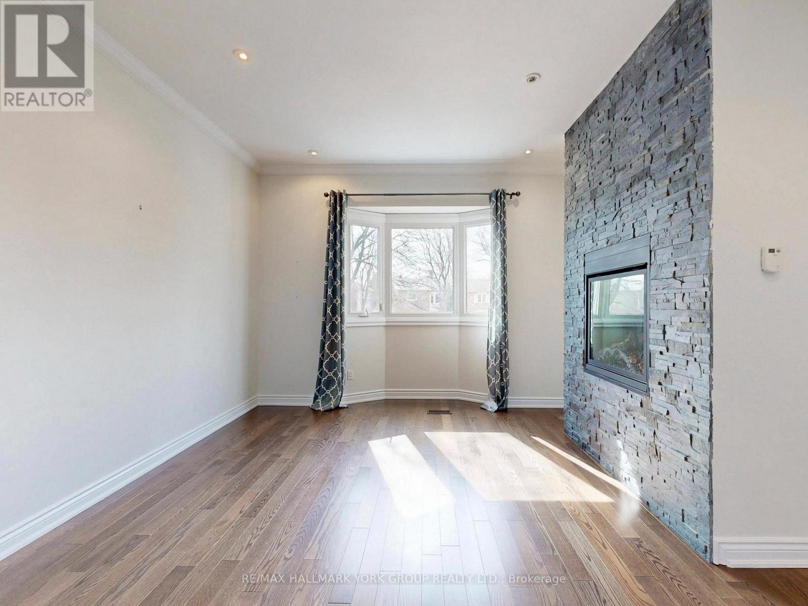 42 Buchanan Crescent, Aurora, Ontario  L4G 5K4 - Photo 18 - N12964934