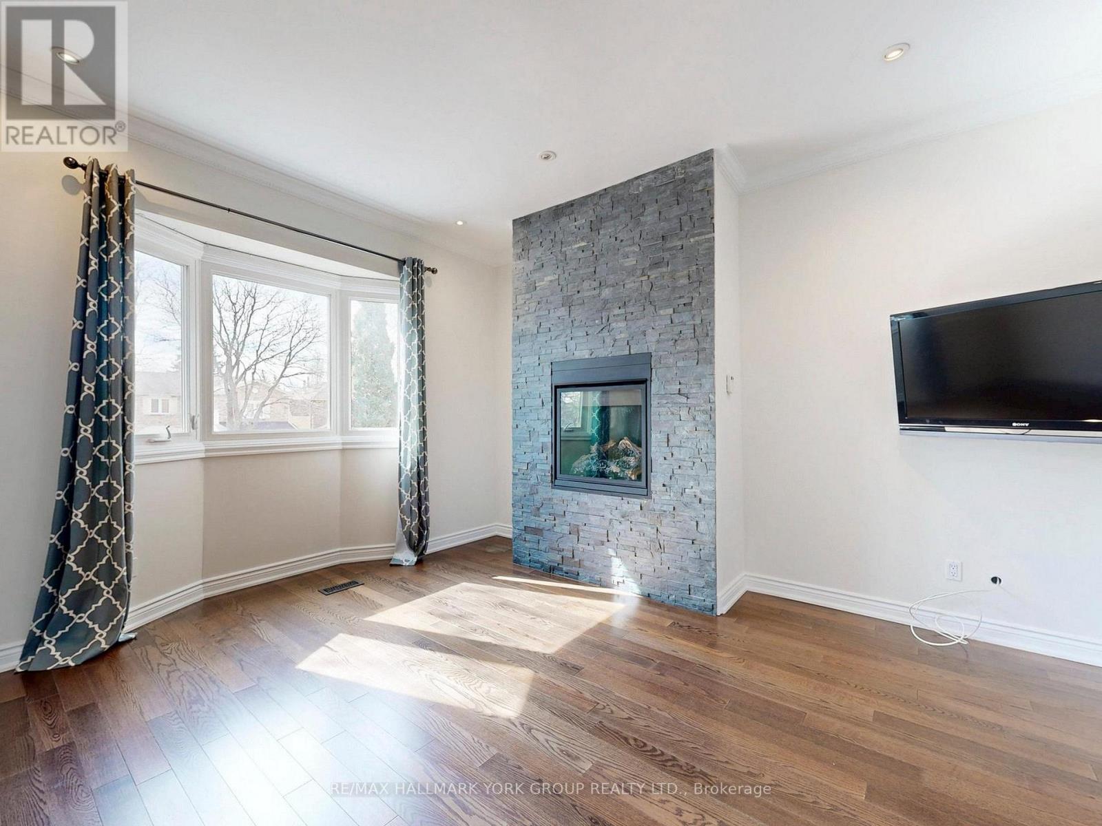 42 Buchanan Crescent, Aurora, Ontario  L4G 5K4 - Photo 19 - N12964934