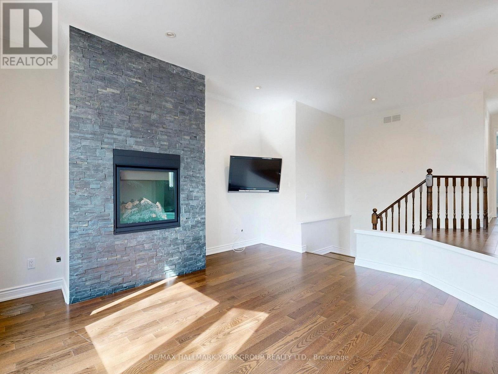 42 Buchanan Crescent, Aurora, Ontario  L4G 5K4 - Photo 20 - N12964934