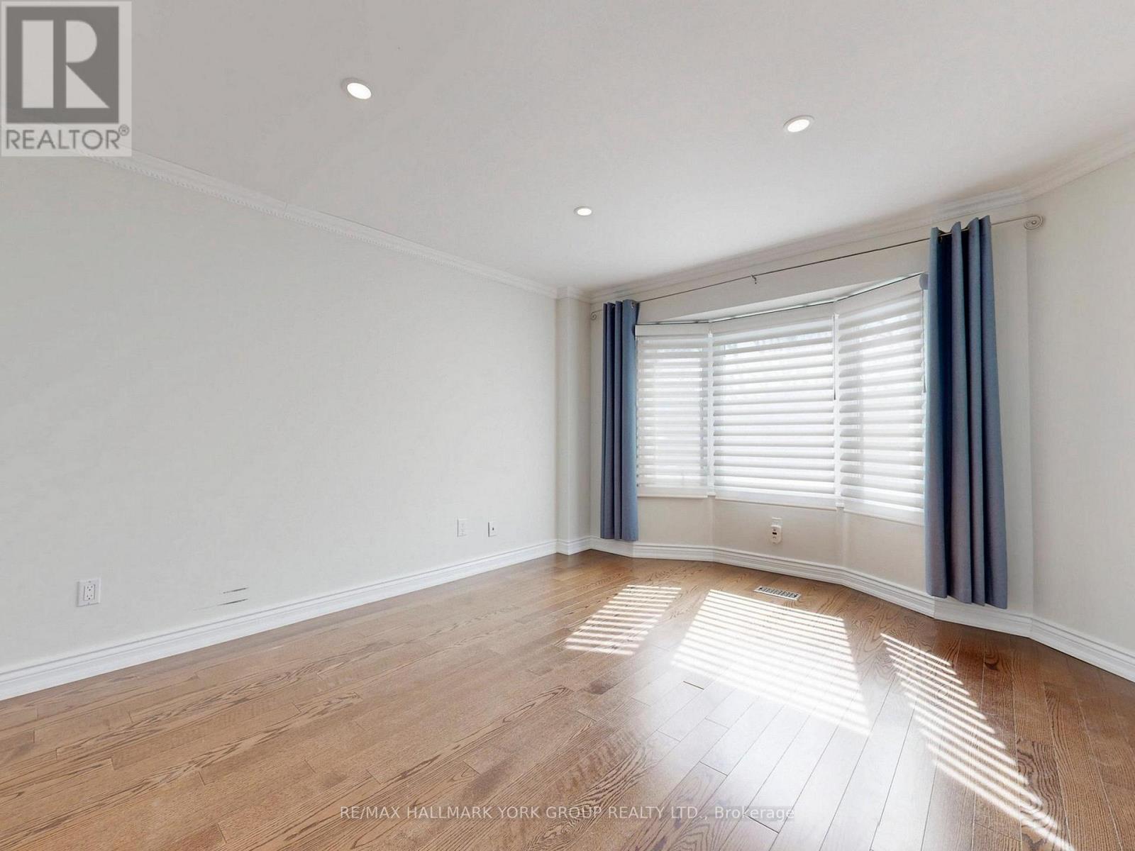 42 Buchanan Crescent, Aurora, Ontario  L4G 5K4 - Photo 21 - N12964934