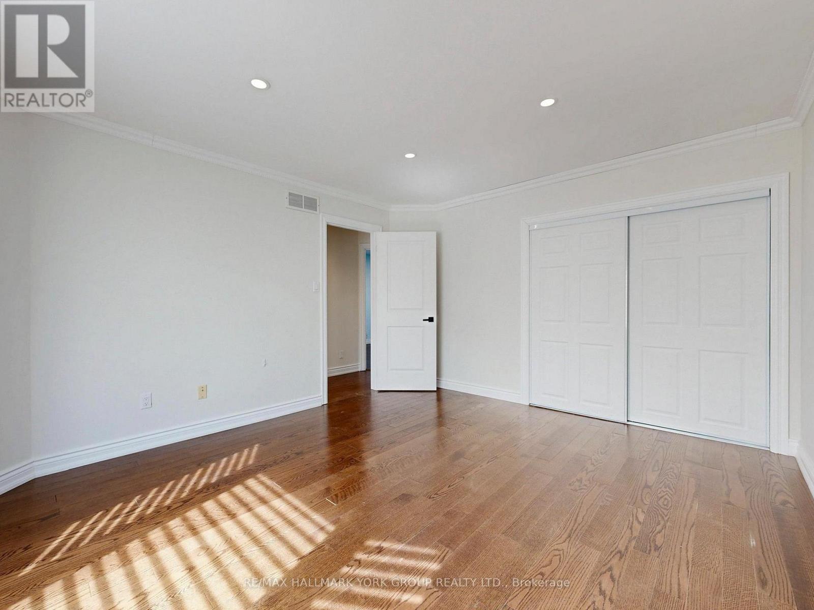 42 Buchanan Crescent, Aurora, Ontario  L4G 5K4 - Photo 22 - N12964934