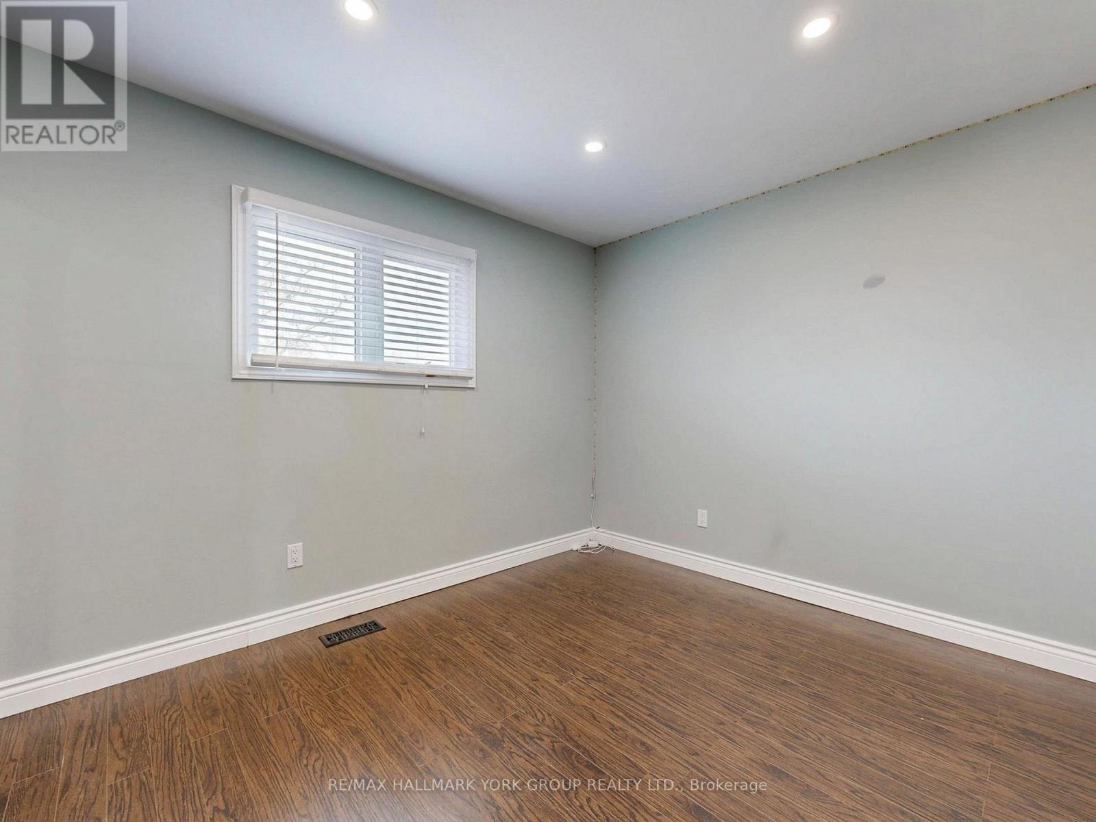 42 Buchanan Crescent, Aurora, Ontario  L4G 5K4 - Photo 25 - N12964934