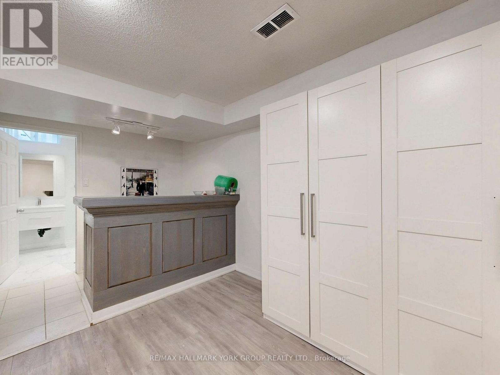 42 Buchanan Crescent, Aurora, Ontario  L4G 5K4 - Photo 32 - N12964934