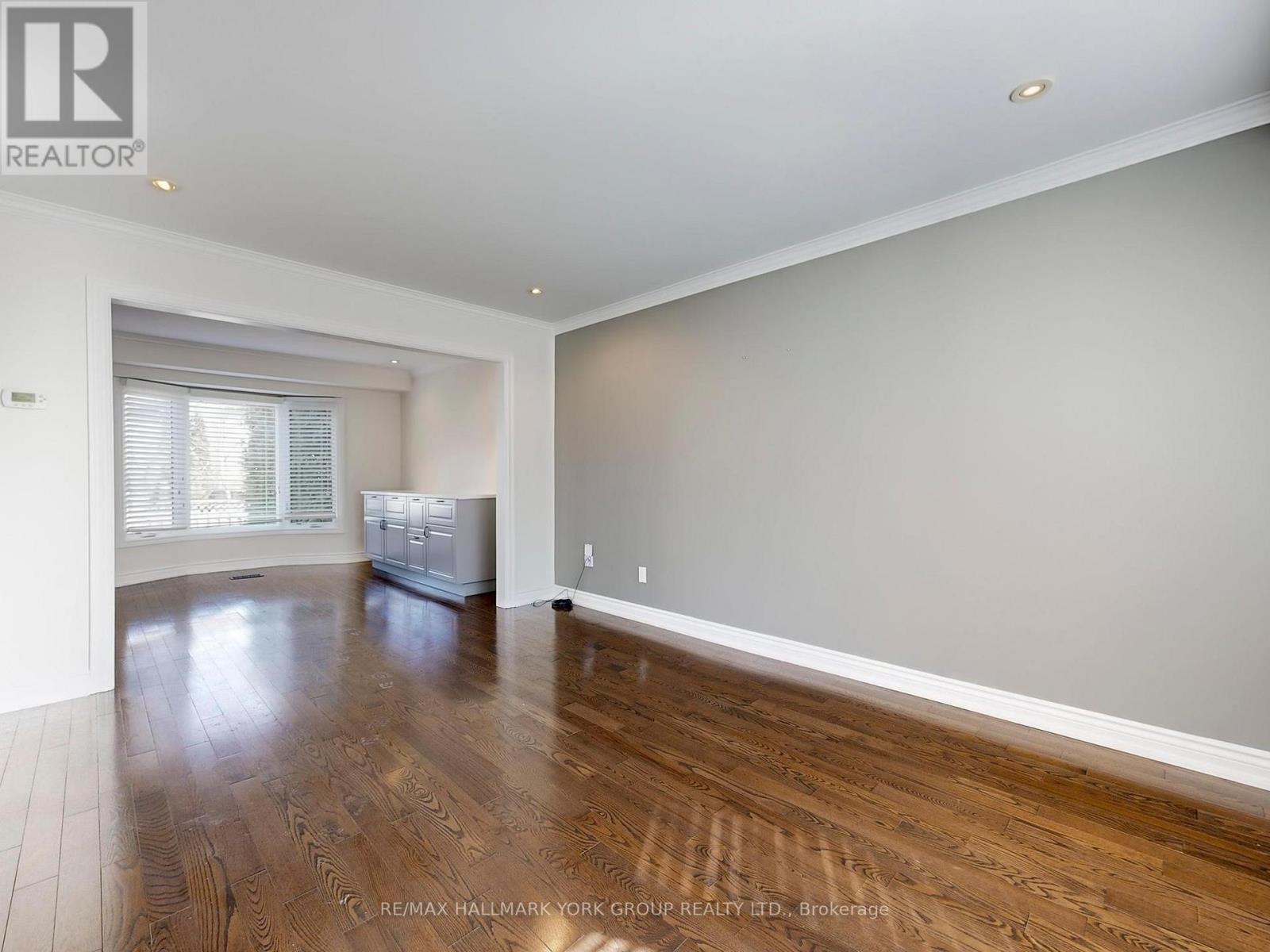 42 Buchanan Crescent, Aurora, Ontario  L4G 5K4 - Photo 7 - N12964934