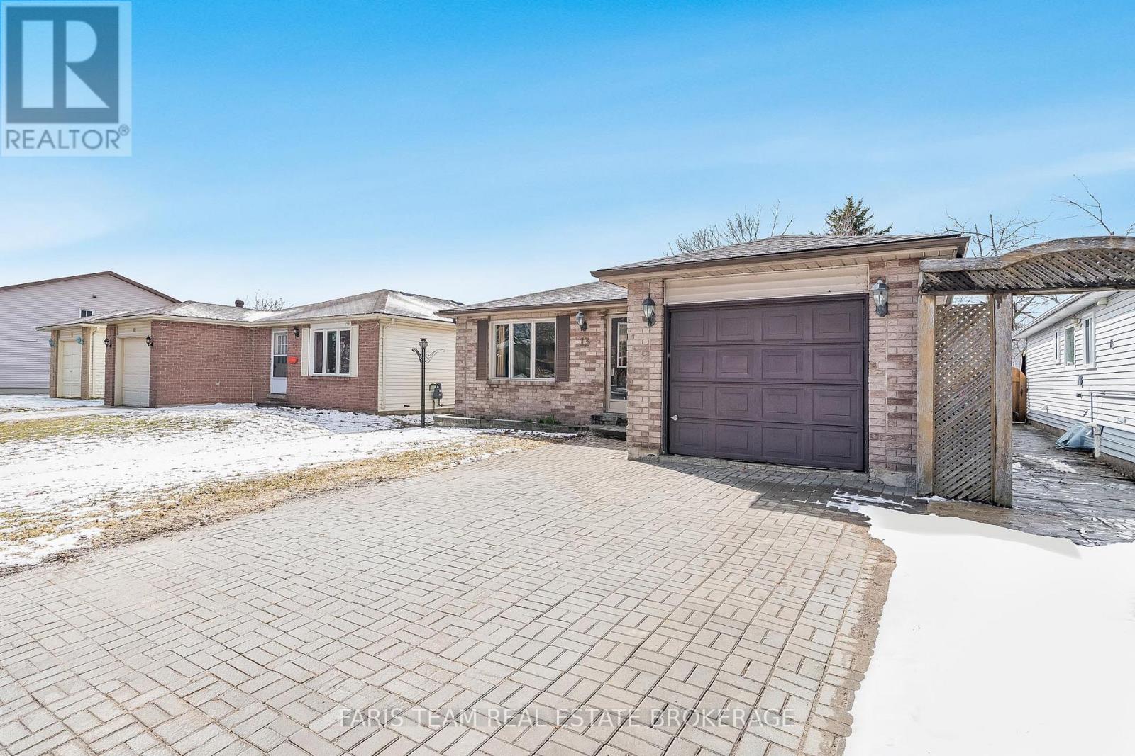 13 Maitland Drive, Barrie (Grove East), Ontario  L4M 5W1 - Photo 2 - S12964874