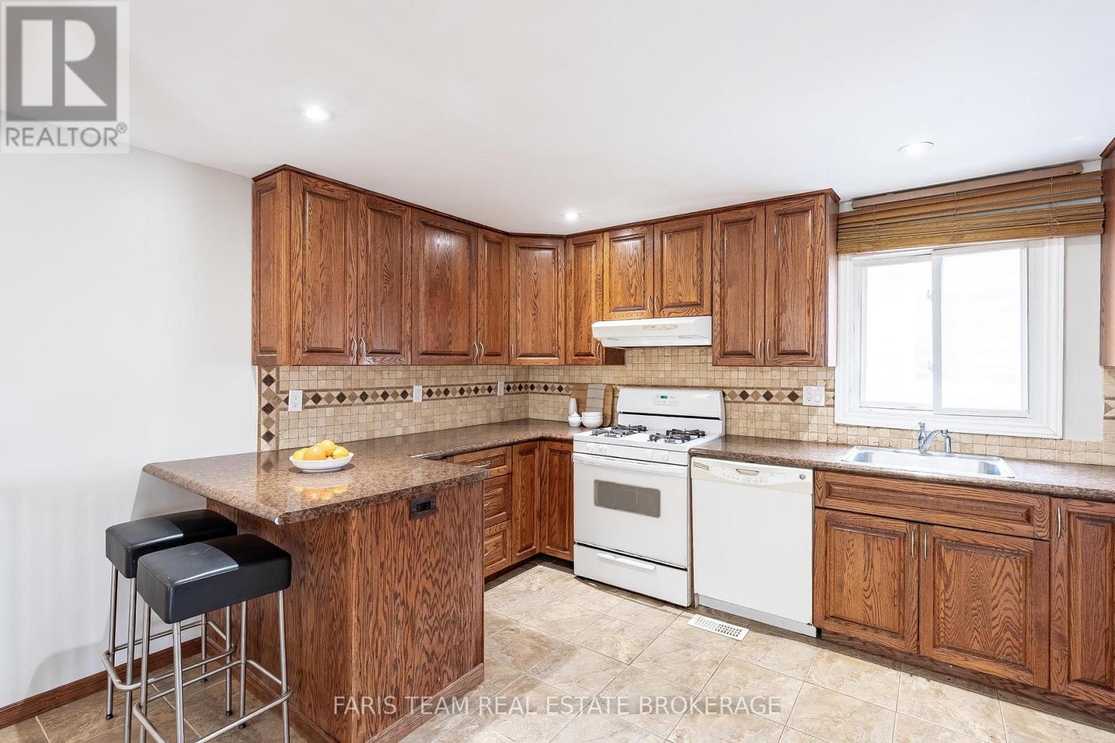 13 Maitland Drive, Barrie (Grove East), Ontario  L4M 5W1 - Photo 6 - S12964874