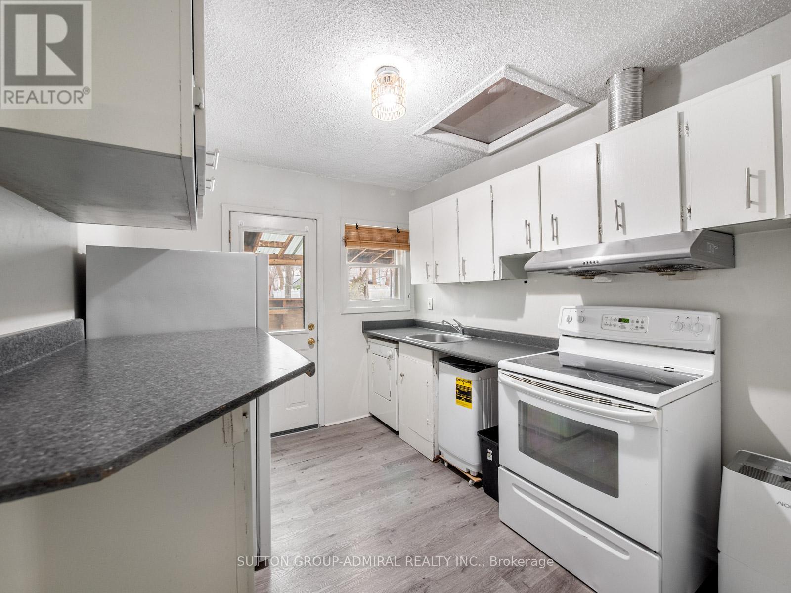 23 Kenworthy Avenue, Toronto (Oakridge), Ontario  M1L 3B1 - Photo 11 - E12959372