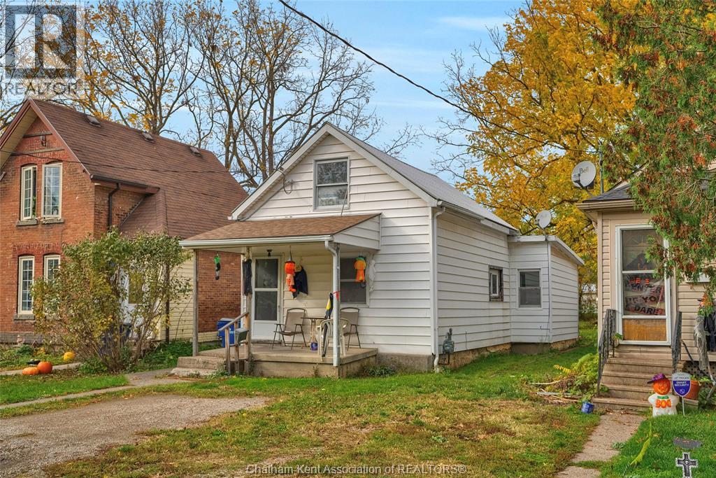 MLS# 26004843: 177 Wellington STREET East, Chatham, Canada