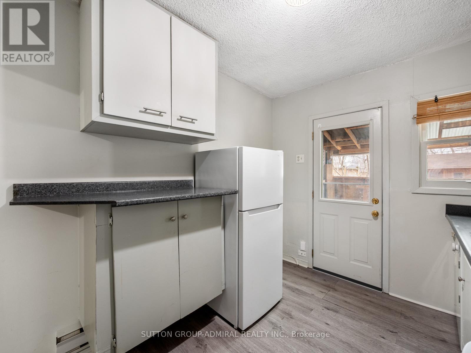 23 Kenworthy Avenue, Toronto (Oakridge), Ontario  M1L 3B1 - Photo 12 - E12959372