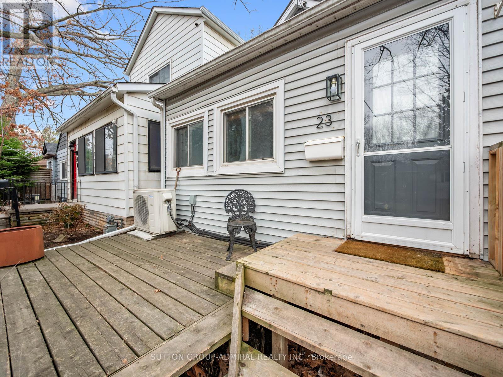 23 Kenworthy Avenue, Toronto (Oakridge), Ontario  M1L 3B1 - Photo 2 - E12959372