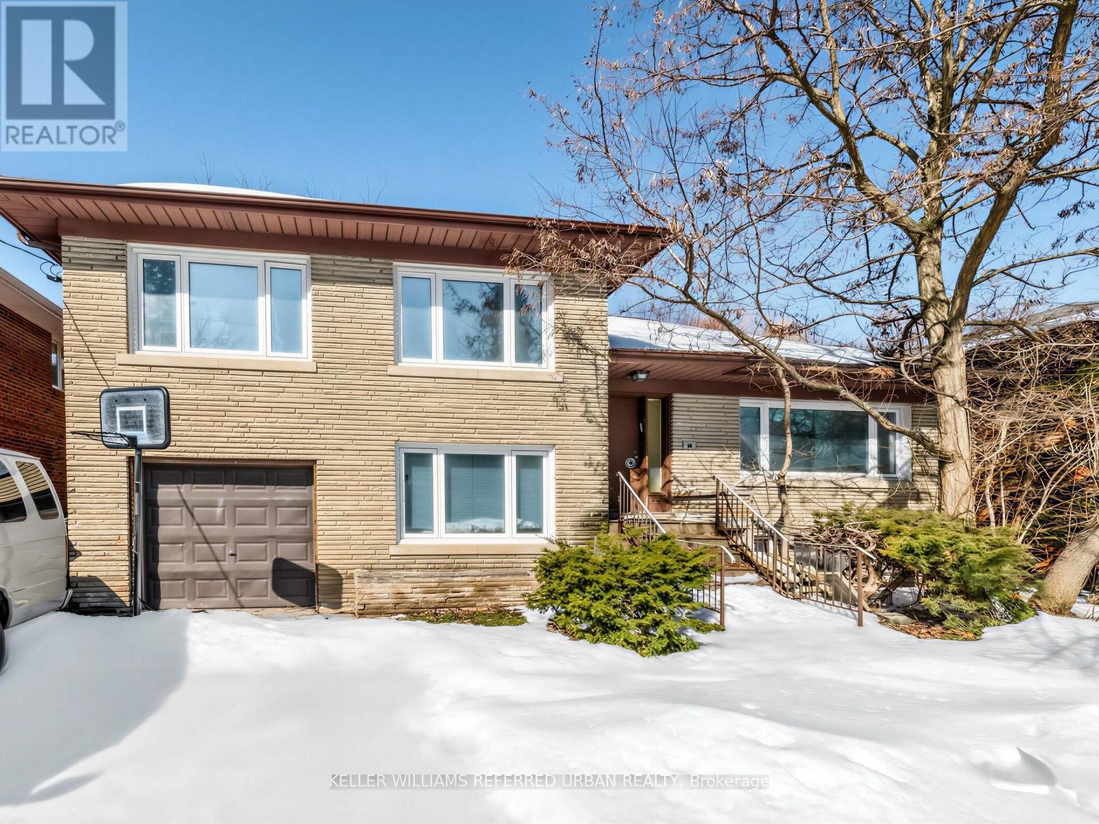 14 Frontenac Avenue, Toronto (Bedford Park-Nortown), Ontario  M5N 1Z5 - Photo 4 - C12861086