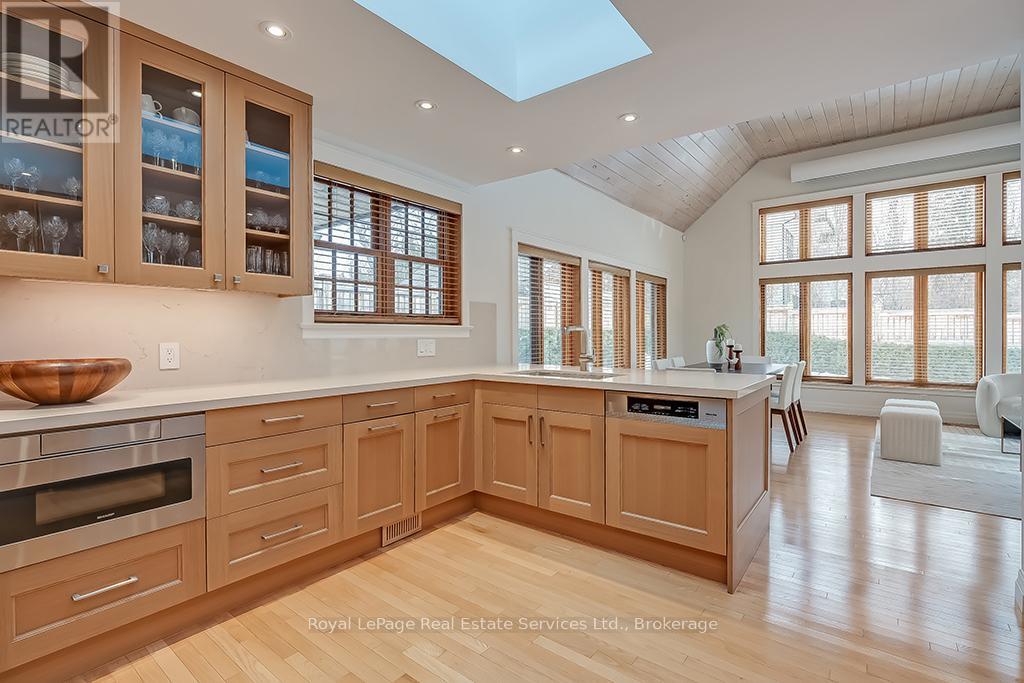 69 Allan Street, Oakville, Ontario  L6J 3M7 - Photo 6 - W12965194