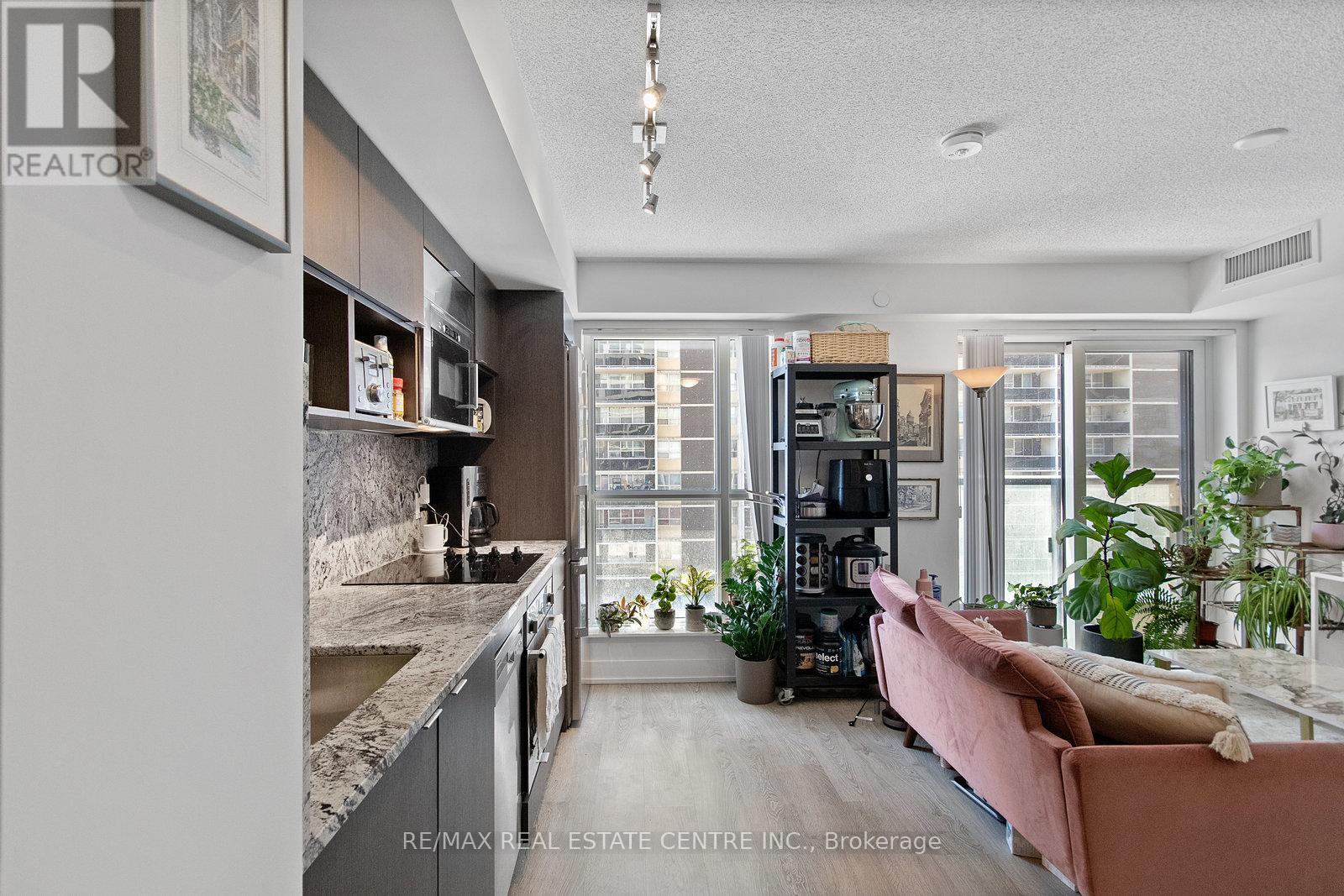 425 - 9 Mabelle Avenue, Toronto, Ontario  M9A 4X7 - Photo 14 - W12964762