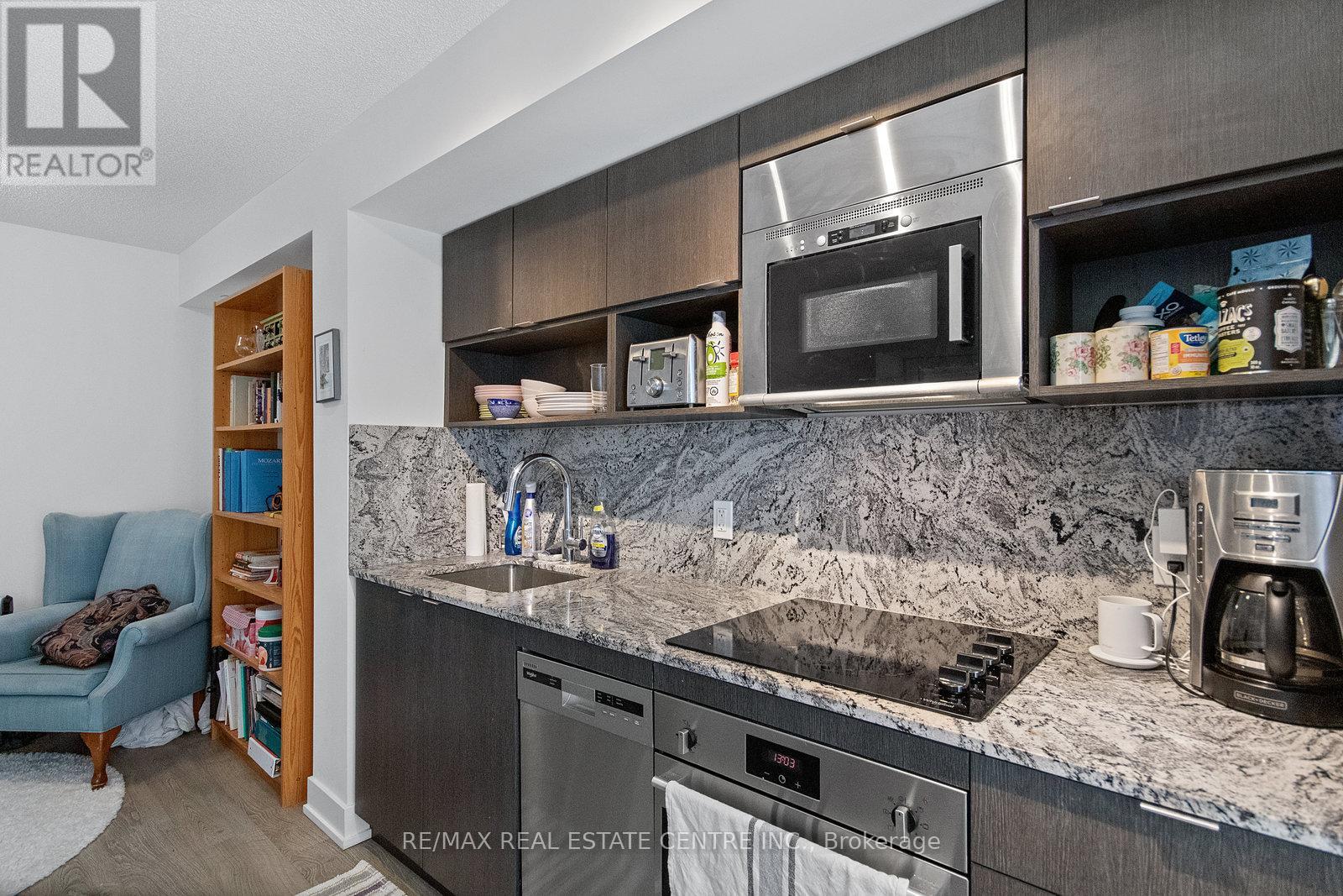 425 - 9 Mabelle Avenue, Toronto, Ontario  M9A 4X7 - Photo 15 - W12964762