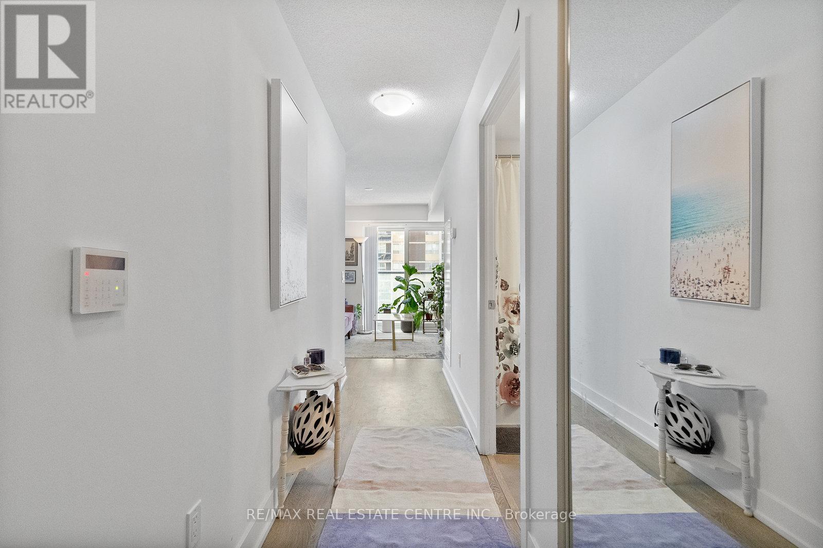 425 - 9 Mabelle Avenue, Toronto, Ontario  M9A 4X7 - Photo 2 - W12964762