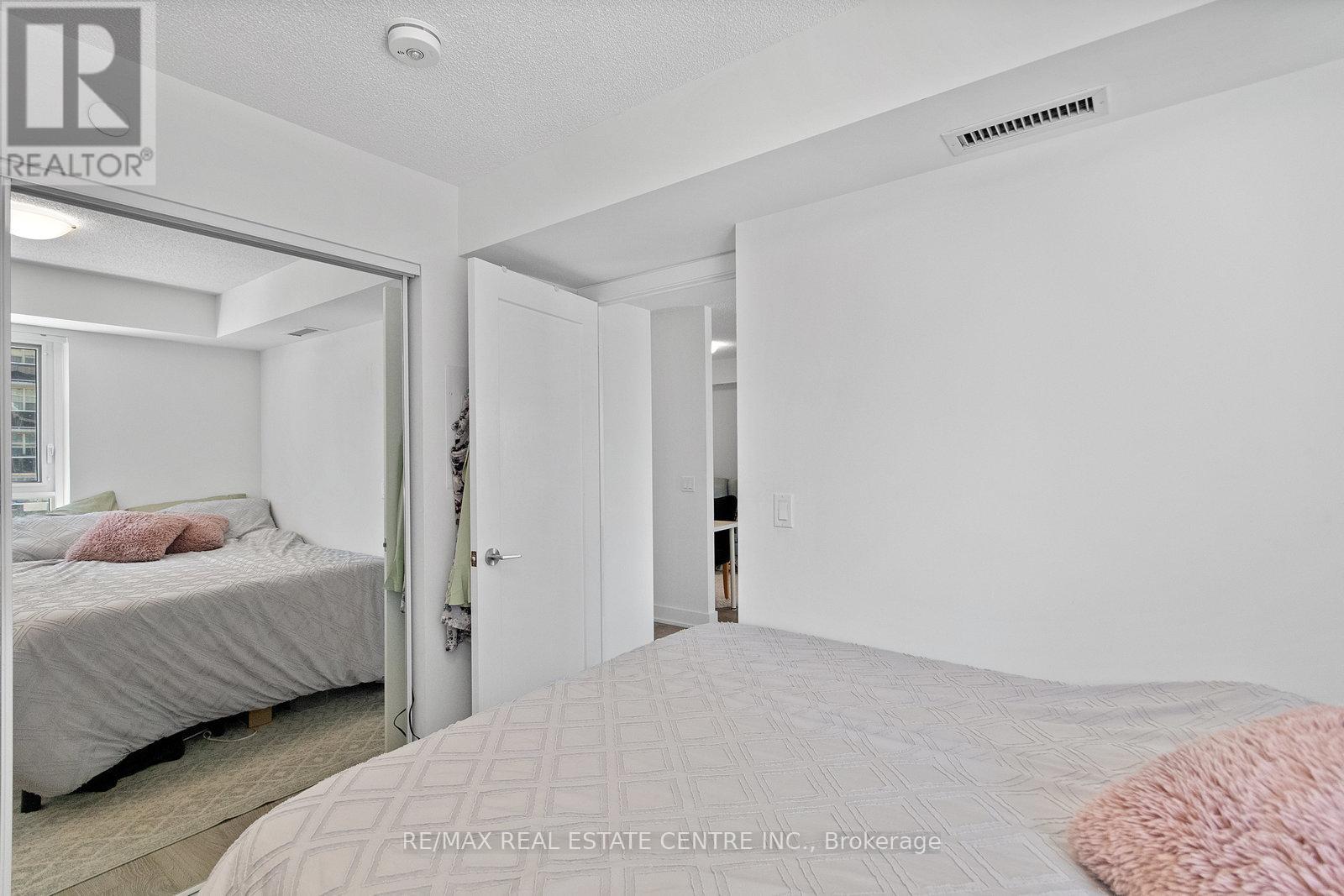 425 - 9 Mabelle Avenue, Toronto, Ontario  M9A 4X7 - Photo 22 - W12964762