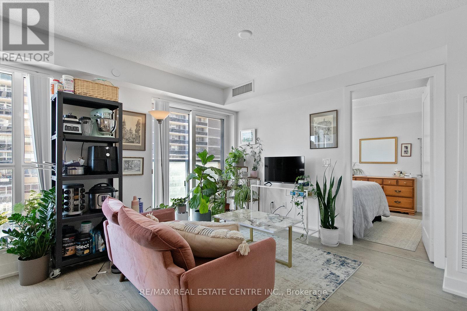 425 - 9 Mabelle Avenue, Toronto, Ontario  M9A 4X7 - Photo 8 - W12964762