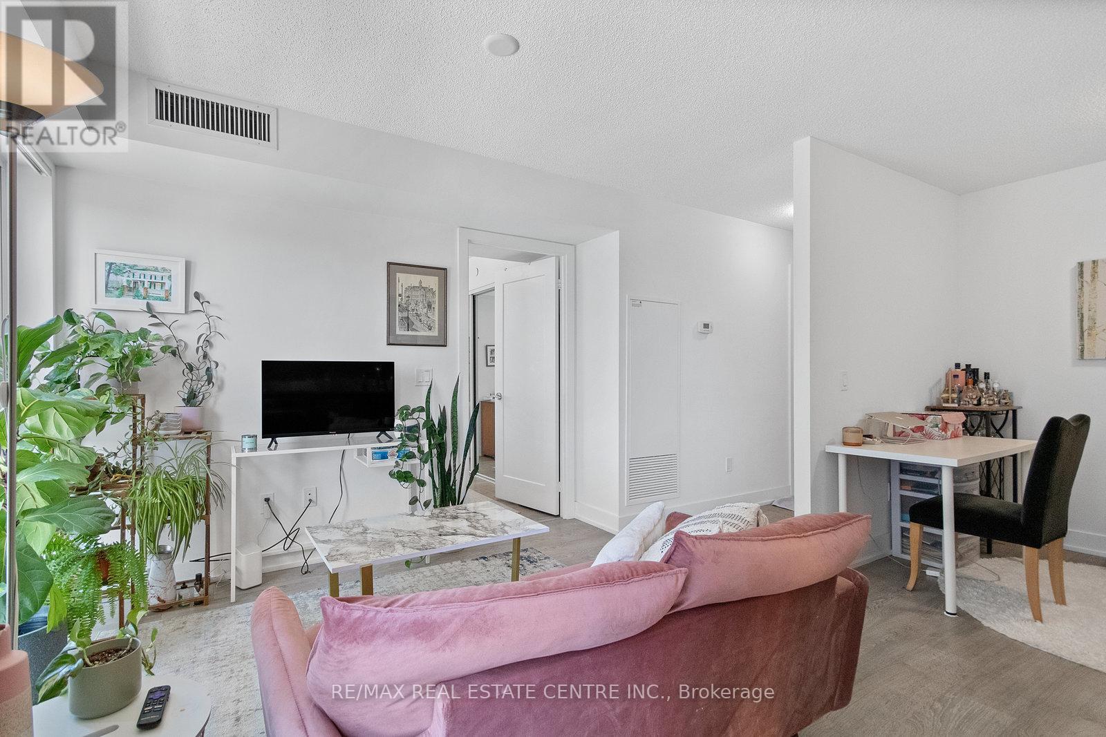 425 - 9 Mabelle Avenue, Toronto, Ontario  M9A 4X7 - Photo 9 - W12964762