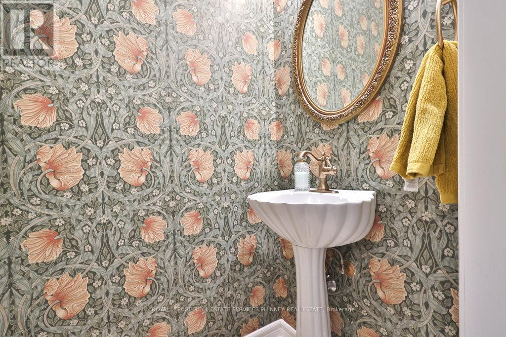 1025 Shaw Drive, Mississauga, Ontario  L5G 3Z3 - Photo 12 - W12964772