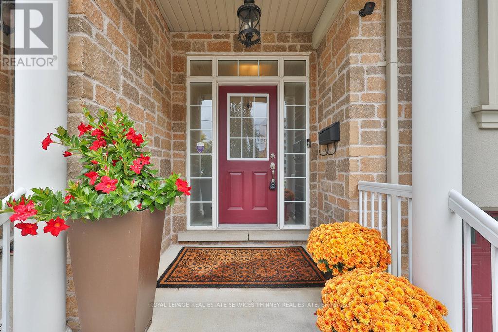 1025 Shaw Drive, Mississauga, Ontario  L5G 3Z3 - Photo 3 - W12964772