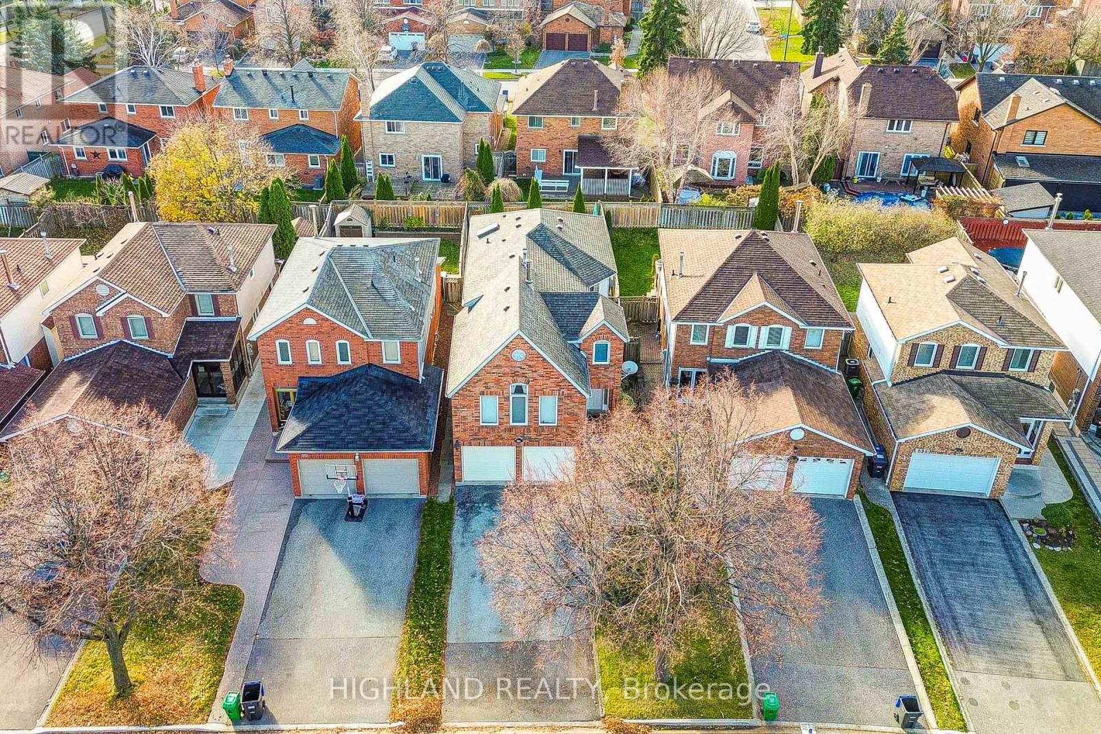 4508 Donegal Drive, Mississauga, Ontario  L5M 4G9 - Photo 2 - W12964784