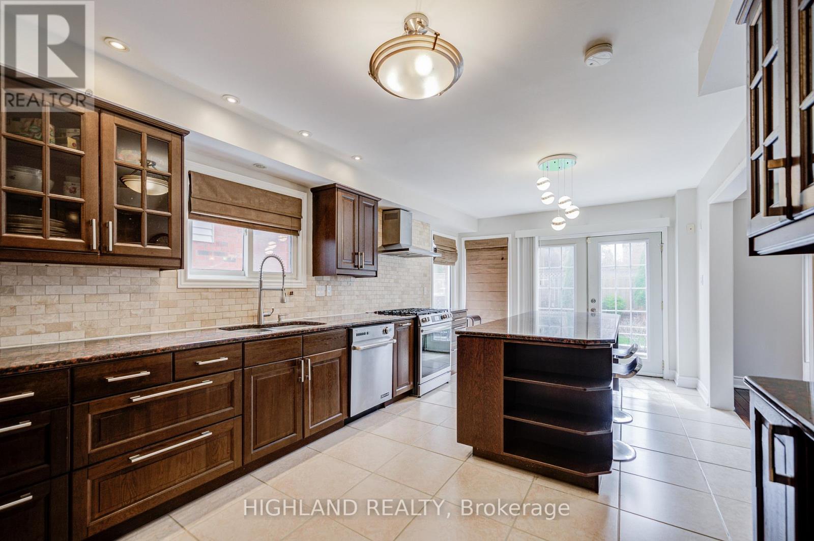 4508 Donegal Drive, Mississauga, Ontario  L5M 4G9 - Photo 24 - W12964784