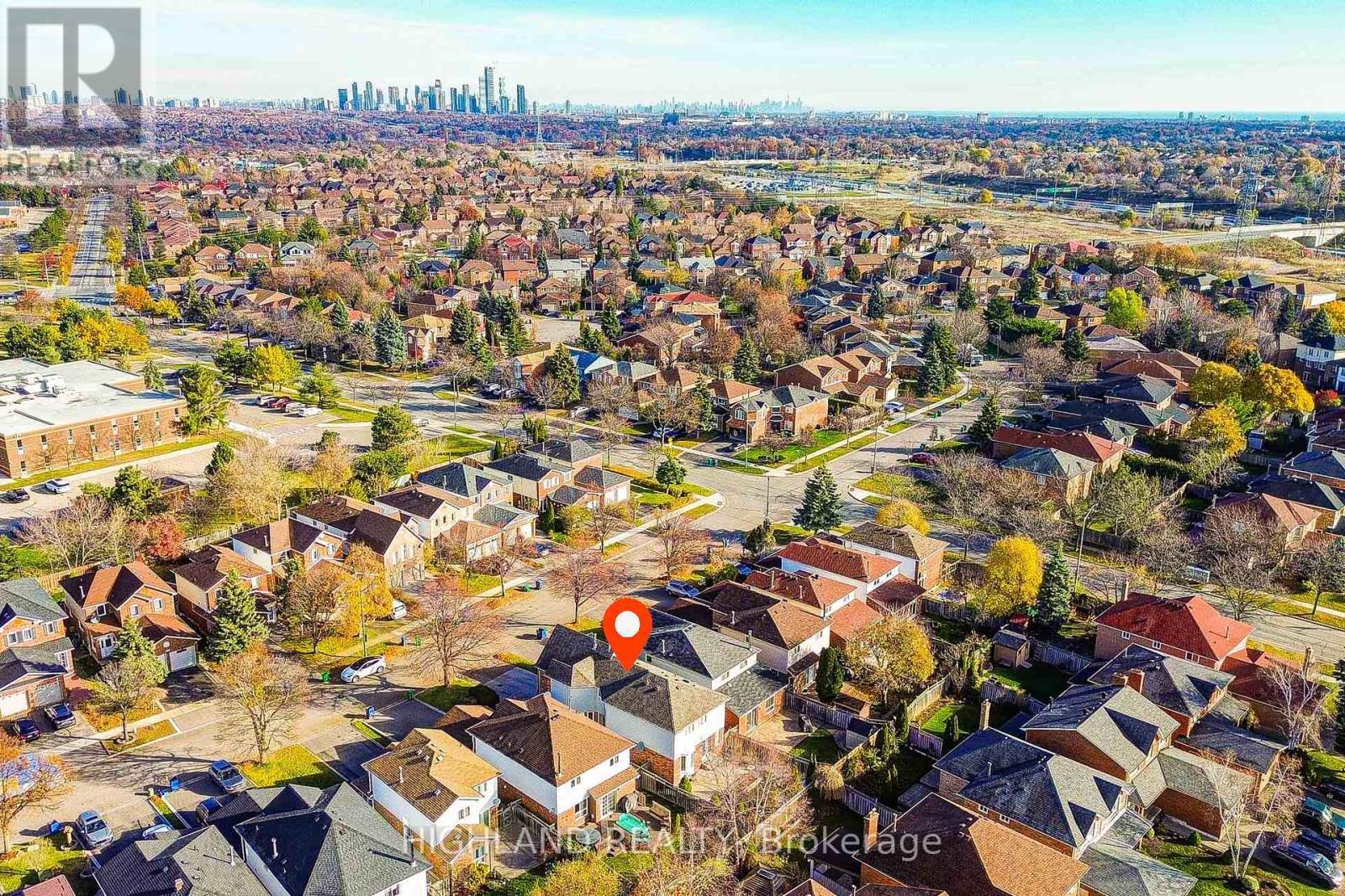 4508 Donegal Drive, Mississauga, Ontario  L5M 4G9 - Photo 5 - W12964784