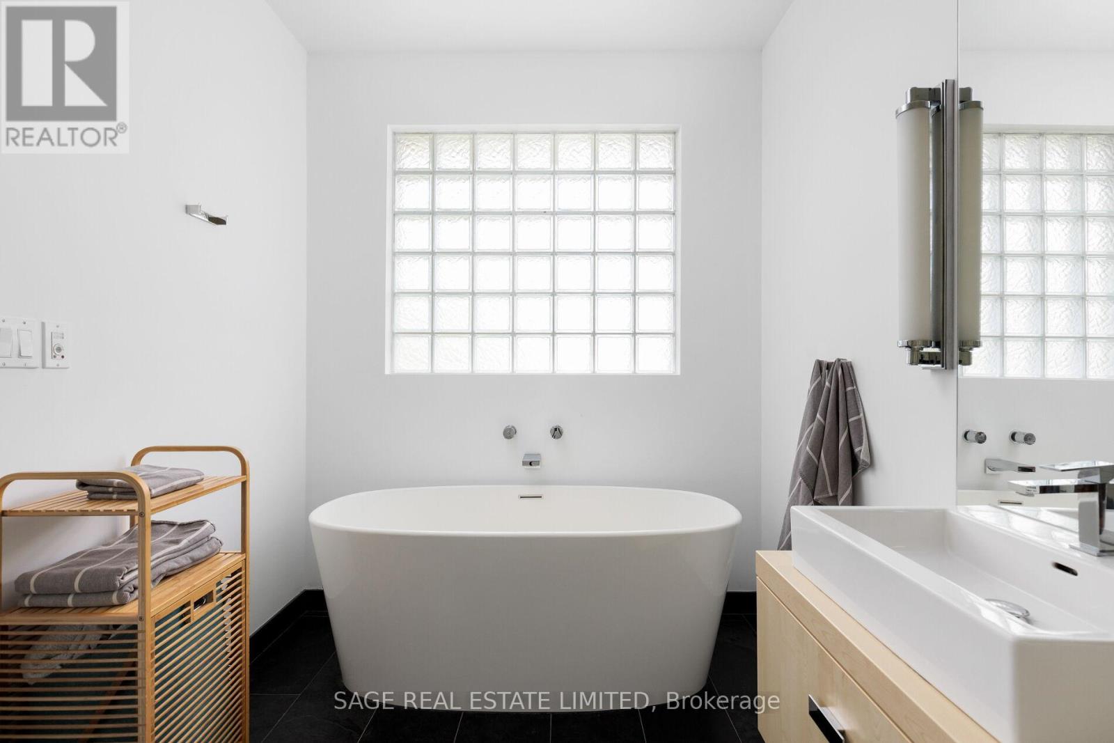 10 Walford Road, Toronto, Ontario  M8X 2P1 - Photo 36 - W12964852