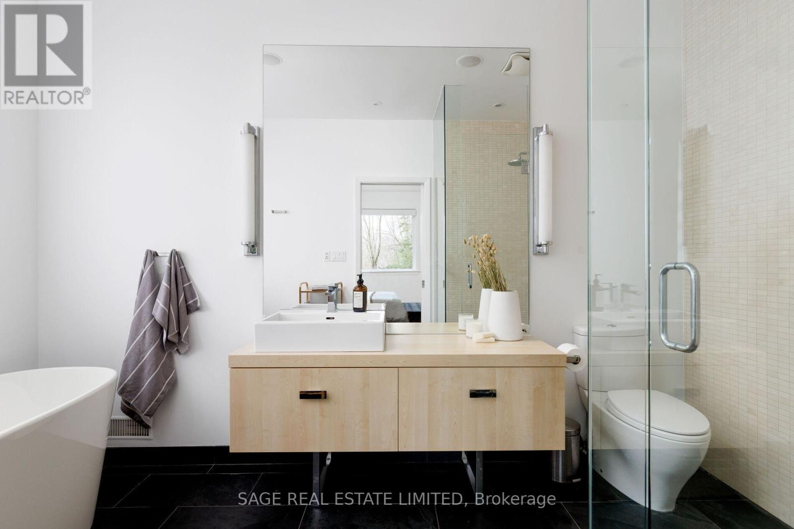 10 Walford Road, Toronto, Ontario  M8X 2P1 - Photo 37 - W12964852