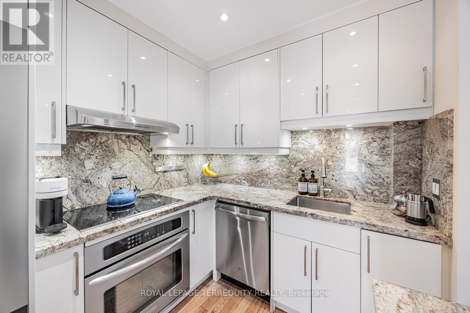 87 Eighth Street, Toronto, Ontario  M8V 3C5 - Photo 14 - W12964888