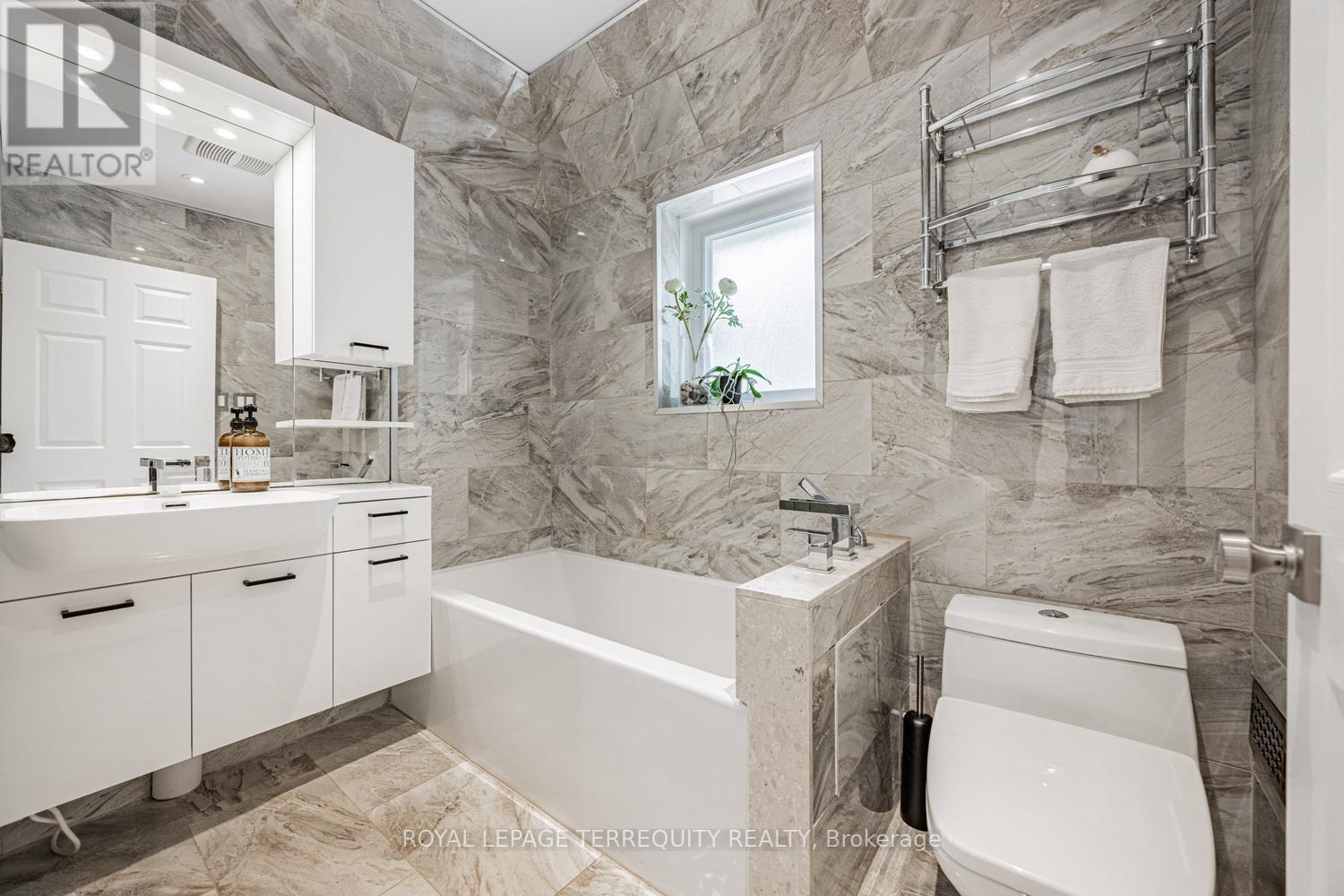 87 Eighth Street, Toronto, Ontario  M8V 3C5 - Photo 22 - W12964888