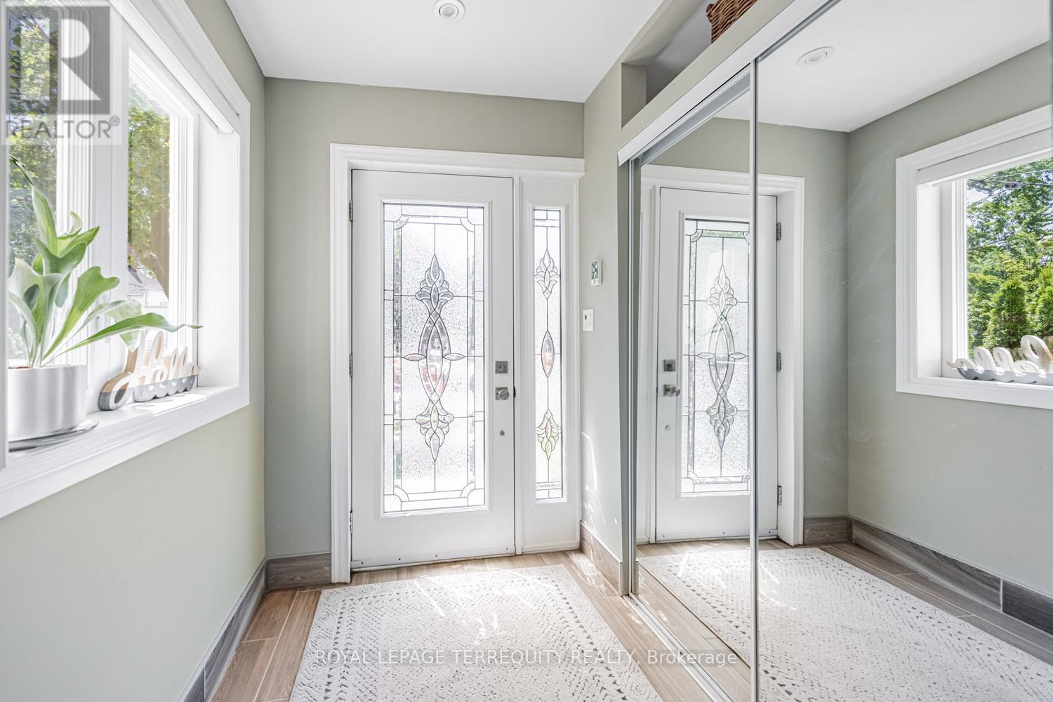 87 Eighth Street, Toronto, Ontario  M8V 3C5 - Photo 3 - W12964888