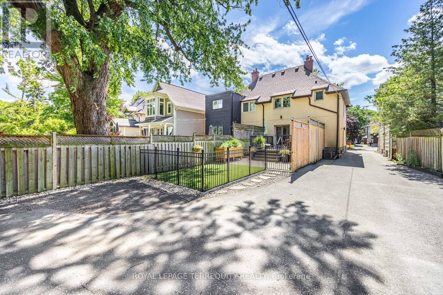 87 Eighth Street, Toronto, Ontario  M8V 3C5 - Photo 33 - W12964888