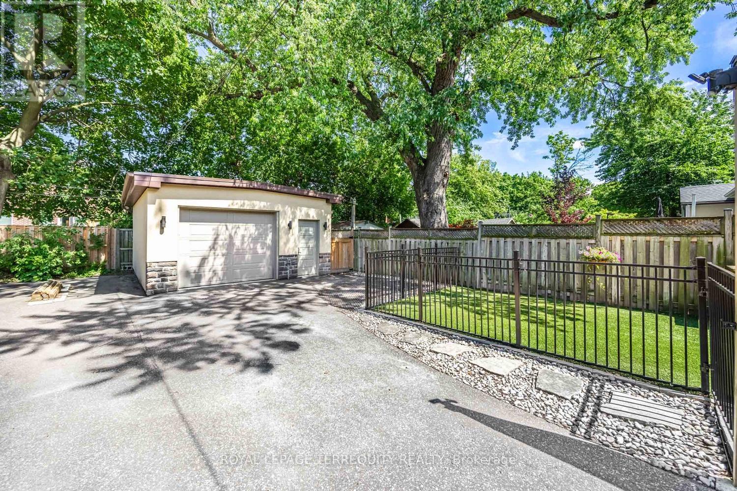 87 Eighth Street, Toronto, Ontario  M8V 3C5 - Photo 34 - W12964888