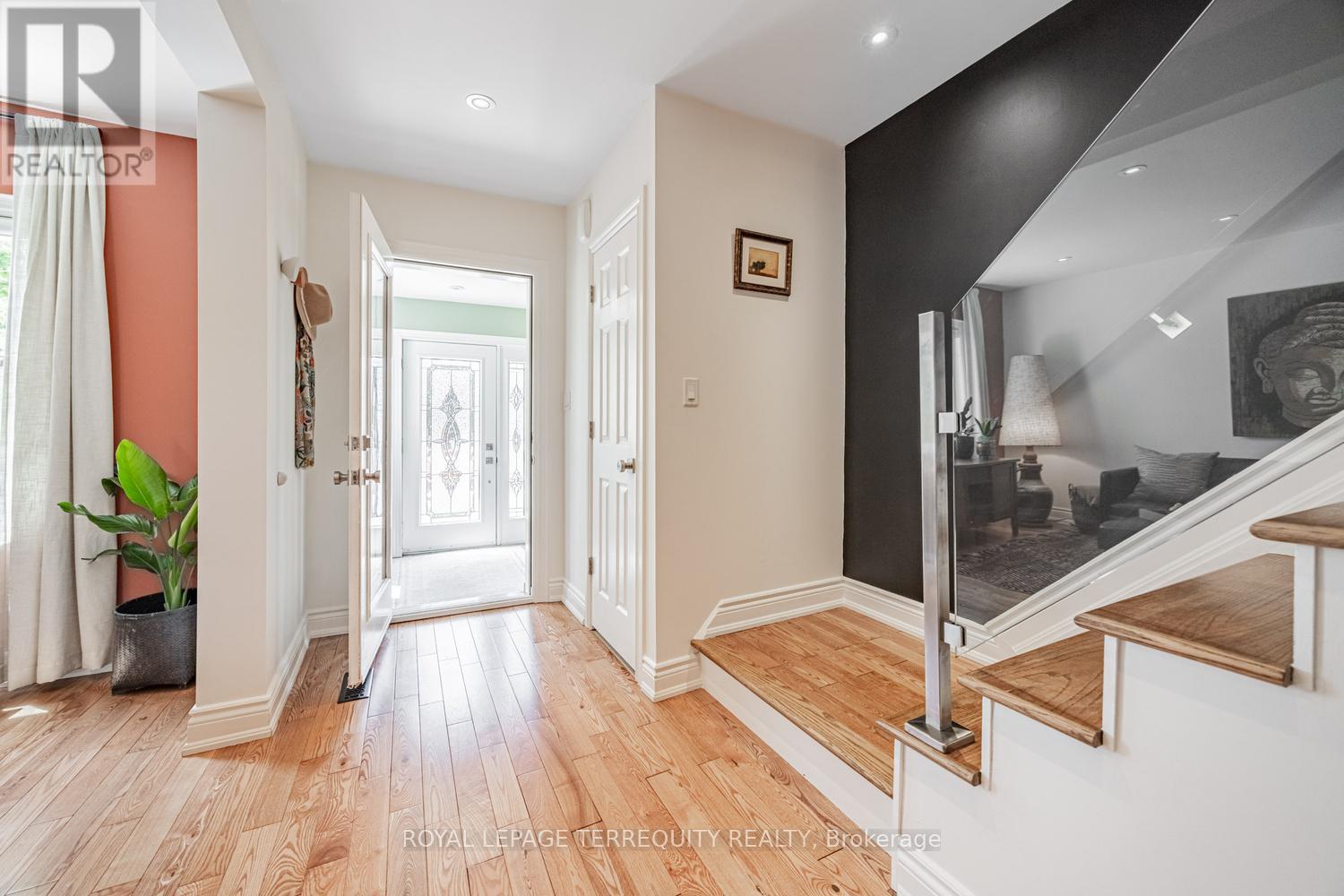 87 Eighth Street, Toronto, Ontario  M8V 3C5 - Photo 4 - W12964888