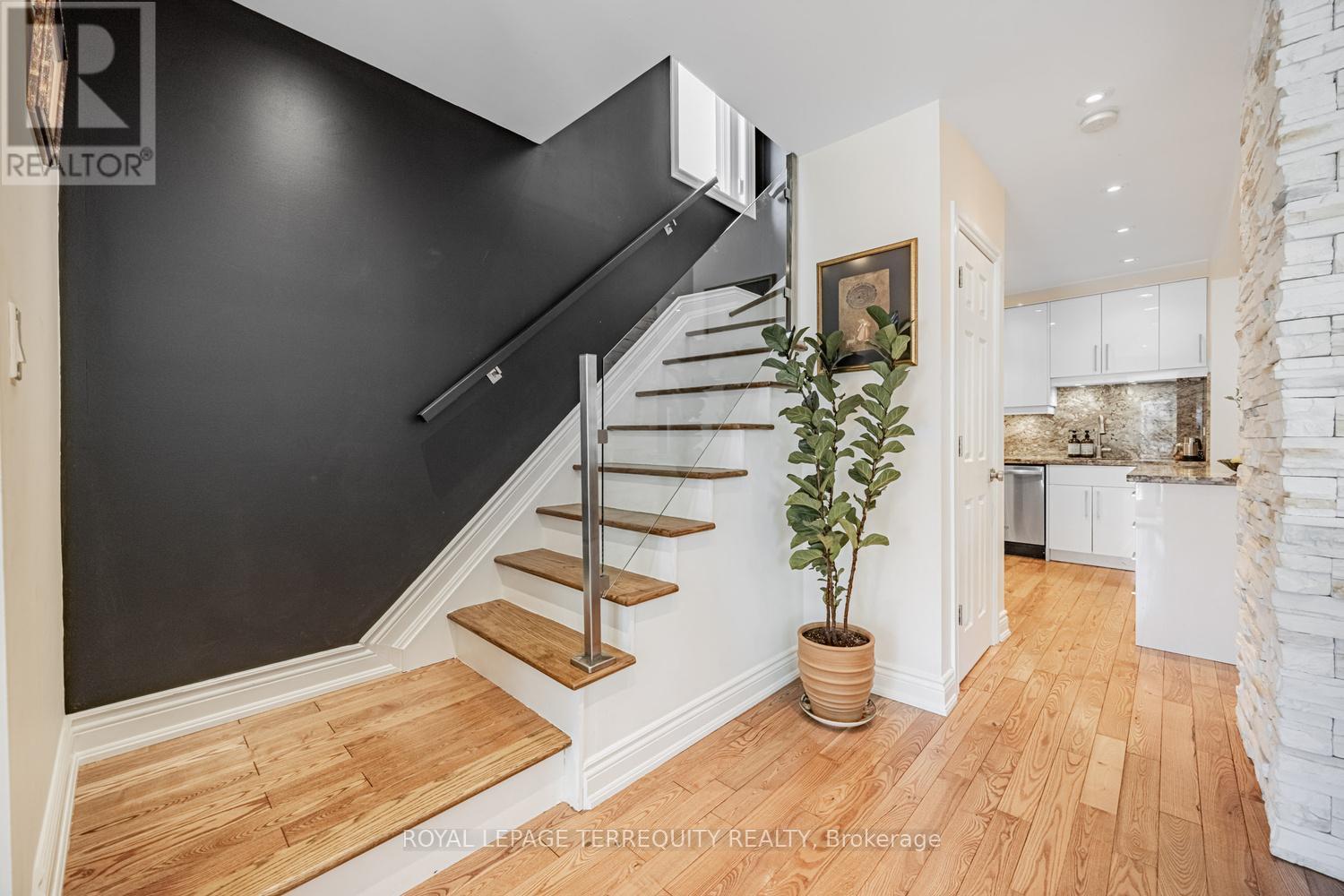 87 Eighth Street, Toronto, Ontario  M8V 3C5 - Photo 7 - W12964888