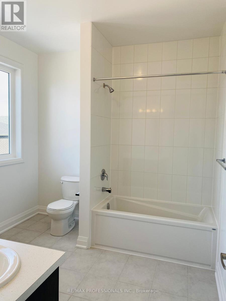 14 Barnyard Trail, Barrie (Innis-Shore), Ontario  L9J 0T4 - Photo 6 - S12964400