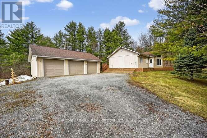 138 Escott Rockport Road, Leeds And The Thousand Islands, Ontario  K0E 1R0 - Photo 3 - X12965032