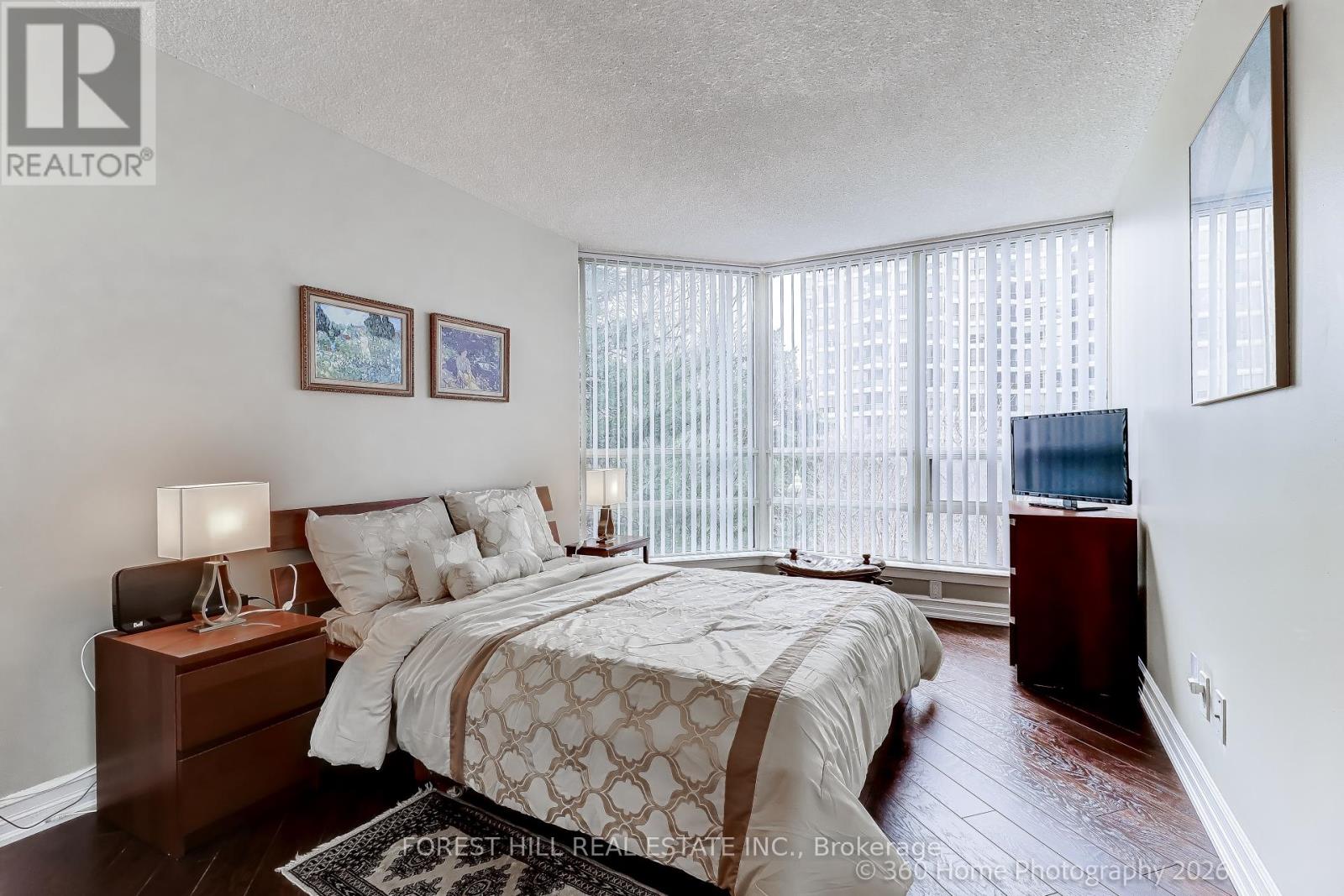 204 - 45 Kingsbridge Garden Circle, Mississauga, Ontario  L5R 3K4 - Photo 22 - W12963474