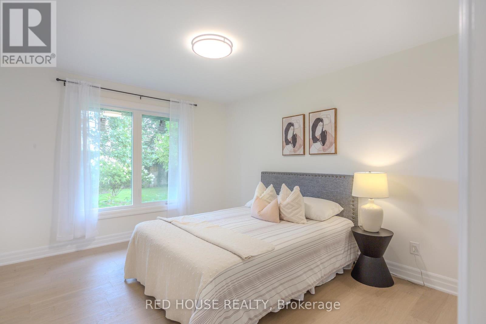 1253 Melton Drive, Mississauga, Ontario  L4Y 1L6 - Photo 24 - W12915064