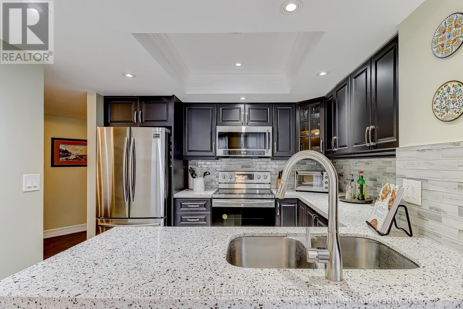 204 - 45 Kingsbridge Garden Circle, Mississauga, Ontario  L5R 3K4 - Photo 11 - W12963474