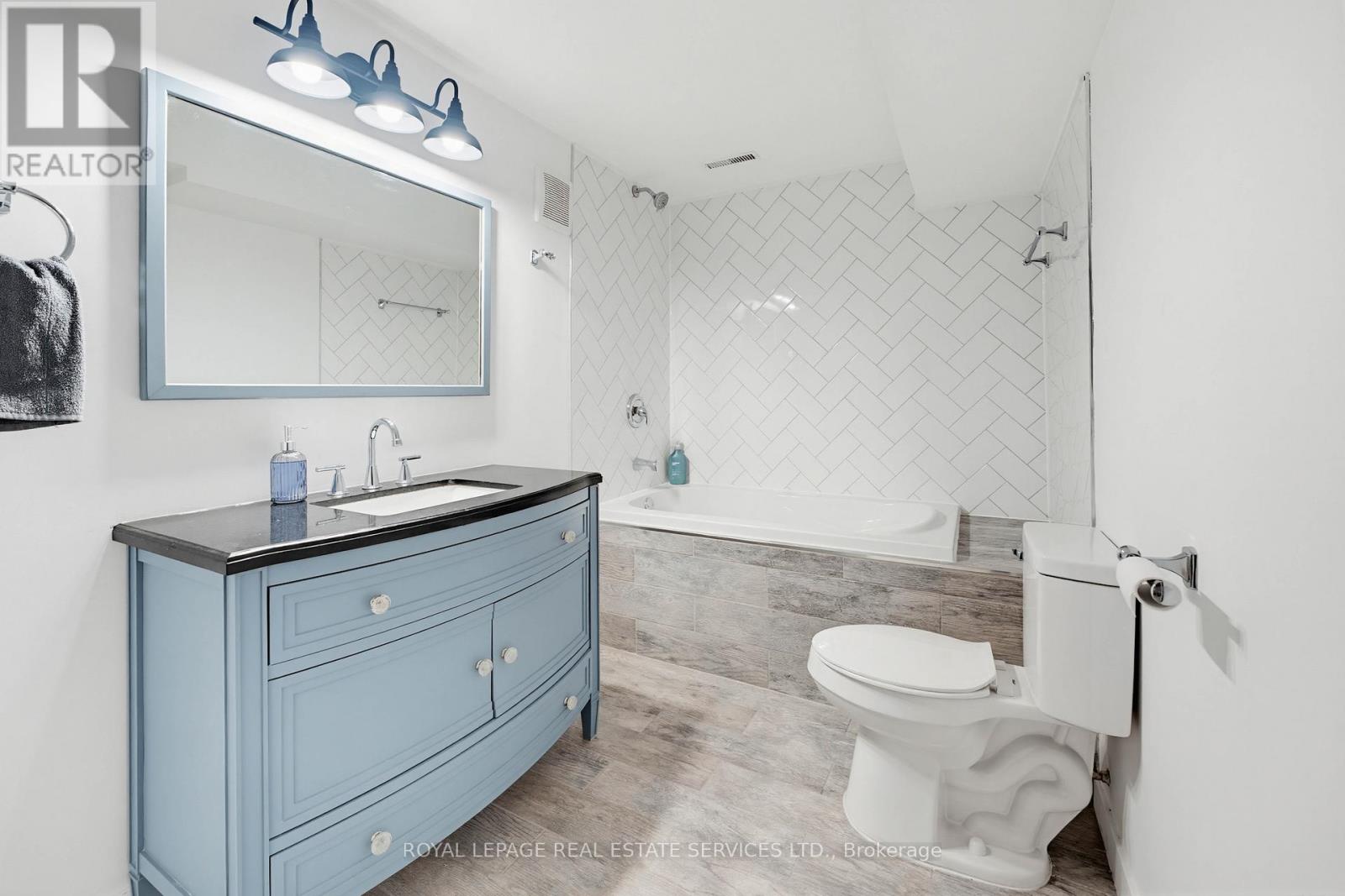 18 Cherry Street, Halton Hills, Ontario  L7G 3J8 - Photo 41 - W12933612